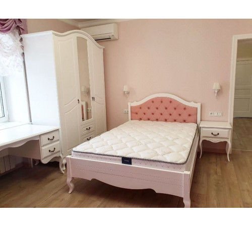 Двуспальная кровать Авиньон MUR-111-01/1 с каретной стяжкой Двуспальная кровать Авиньон MUR-111-01/1 с каретной стяжкой