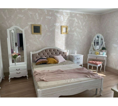 Двуспальная кровать Авиньон MUR-111-01/1 с каретной стяжкой Двуспальная кровать Авиньон MUR-111-01/1 с каретной стяжкой